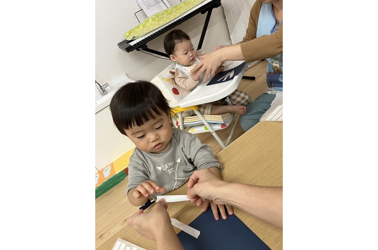保育園　製作　子どもたち