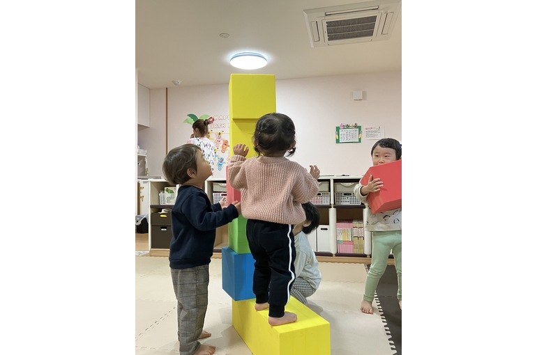 汗だく　室内遊び　大型