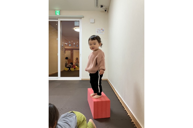 お友だち　ジャンプ　ダイナミック