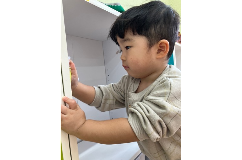 保育園　大掃除　子どもたち　一緒