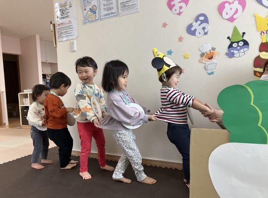 お誕生会　子ども　保育