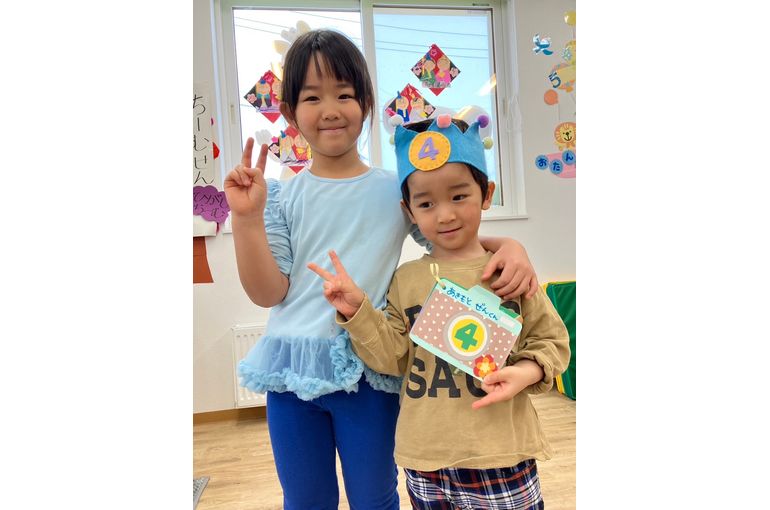 保育園　誕生会　ツーショット