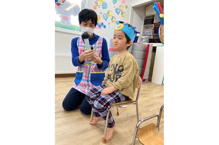 保育園　誕生会　おめでとう　２月