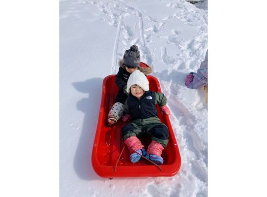 外あそび　雪　そり