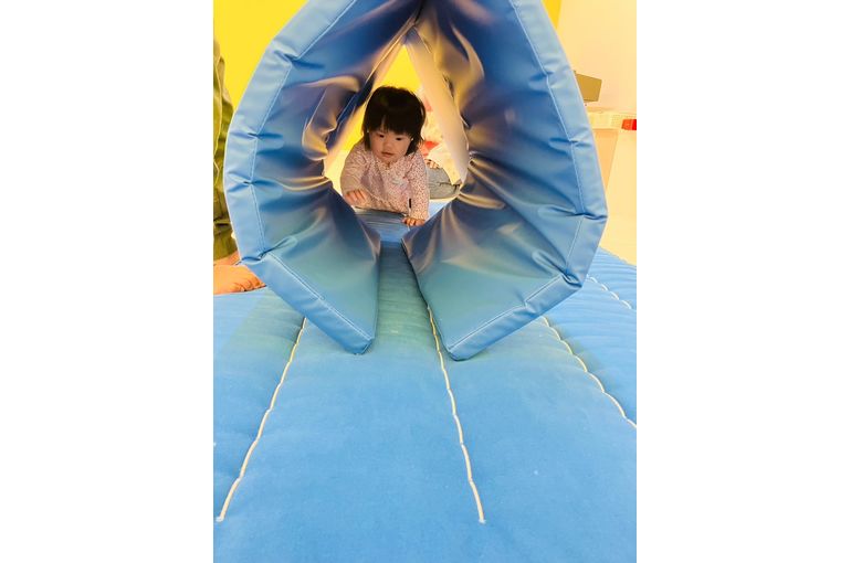 北海道　札幌　保育園　遊び　マット　トンネル