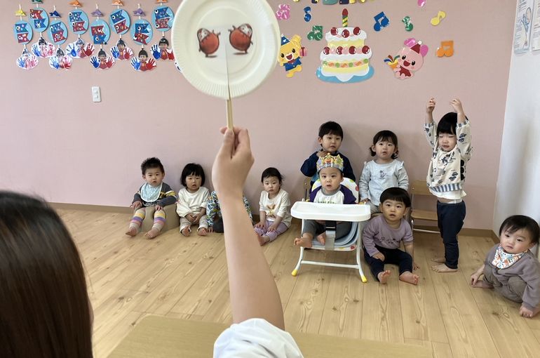 北海道　元江別　保育園　お誕生日会　ペープサート　様子