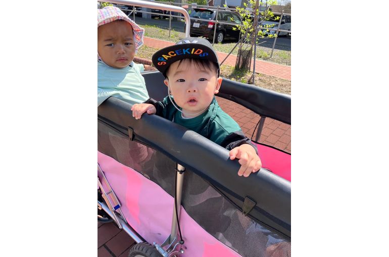 北海道　野幌　保育園　お散歩　男の子　様子