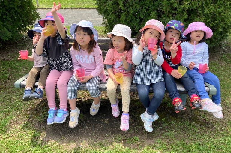 北海道　野幌　保育園　お散歩　公園　ベンチ　集合写真
