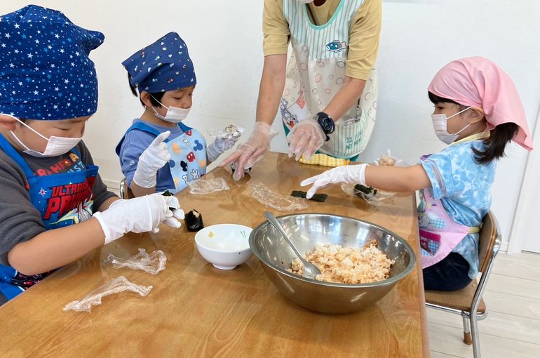 北海道　札幌　野幌　保育園　クッキング　様子