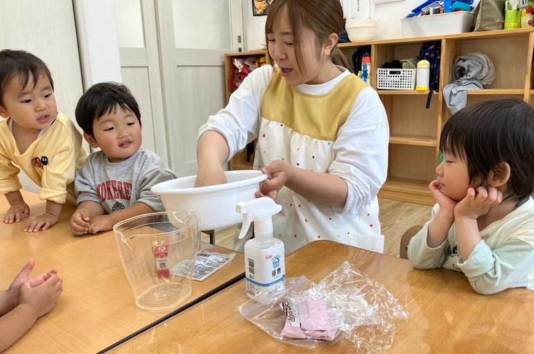 北海道　札幌　江別　保育園　スライム　作り　様子