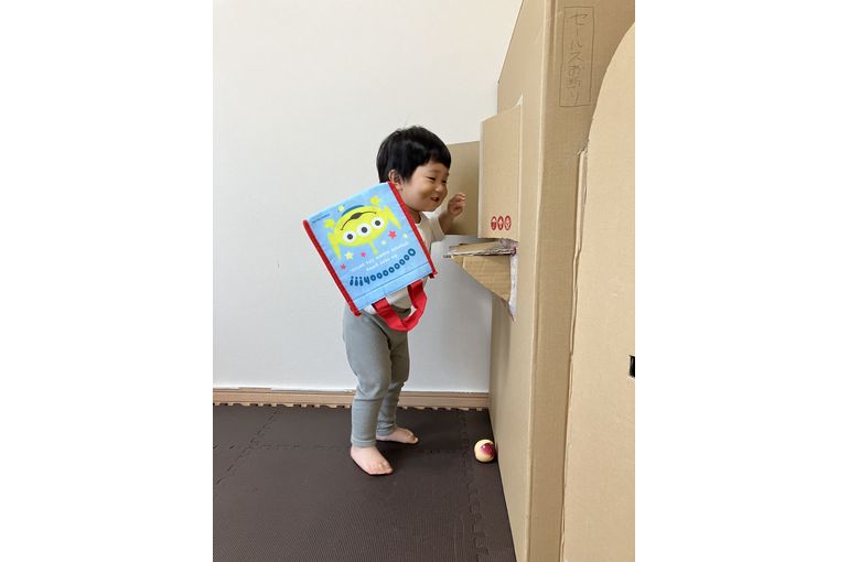 幼児　段ボールハウス