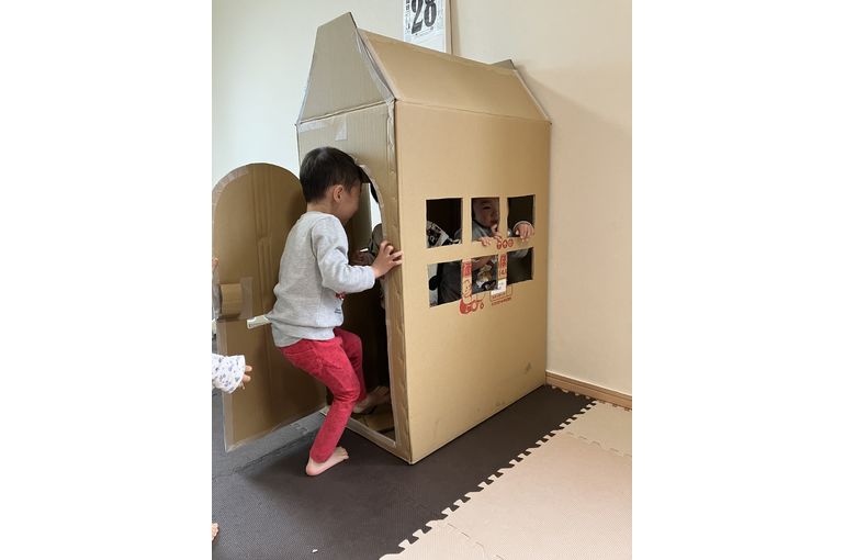 保育園　段ボール遊び　函館