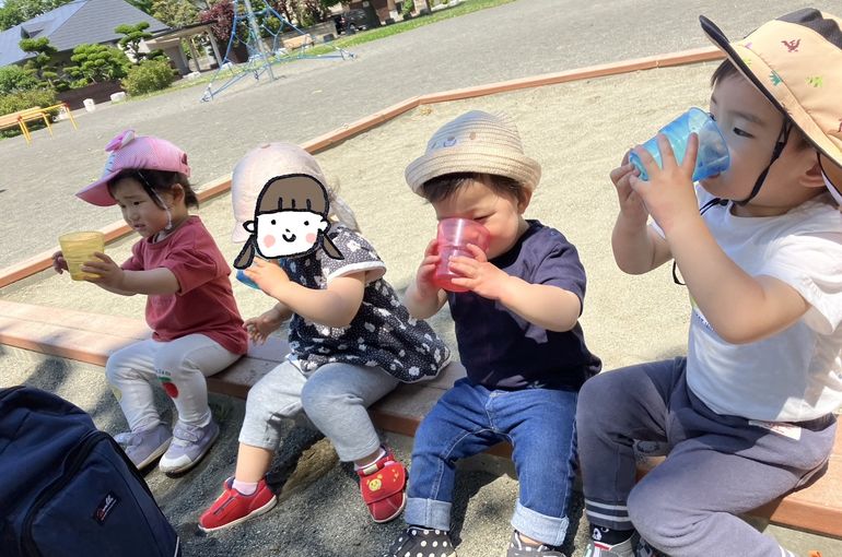 北海道　札幌　南平岸　保育園　お外　水分補給　様子