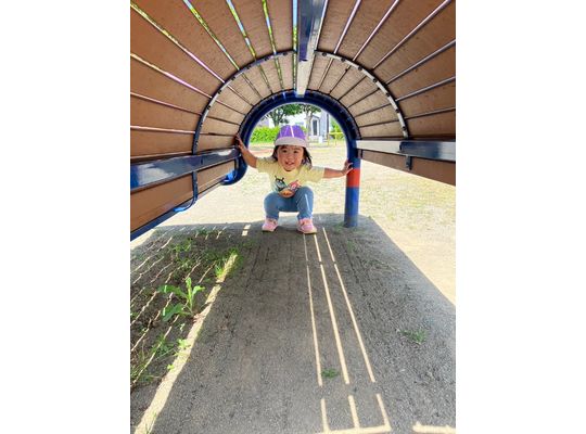 札幌　公園　ベンチ　保育園児