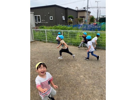 江別　保育園　園庭　霧