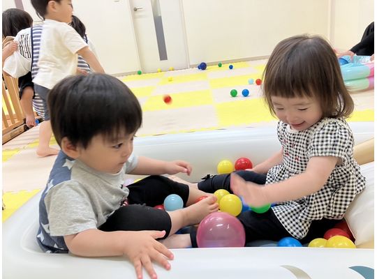 雨の日　保育園　お遊び　ボール　きっずぱーく