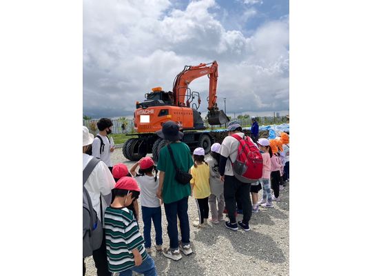 保育園　社会見学　タイヤショベル　札幌