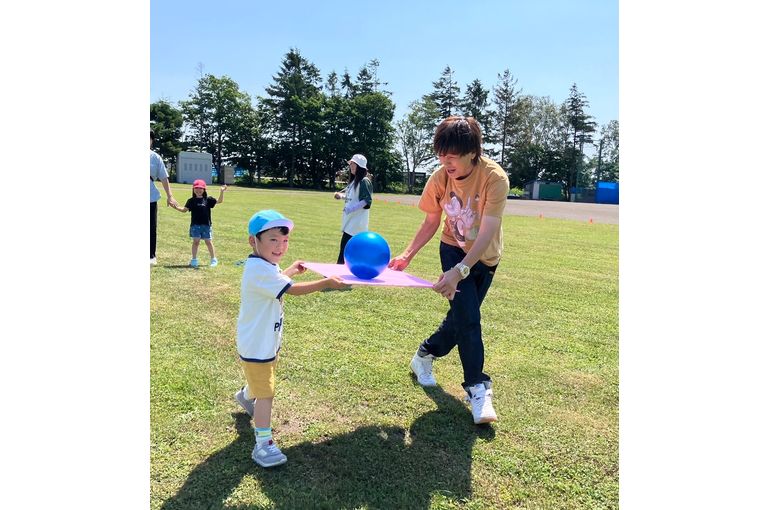 札幌　近郊　江別　保育園　ボール運び　親子　様子