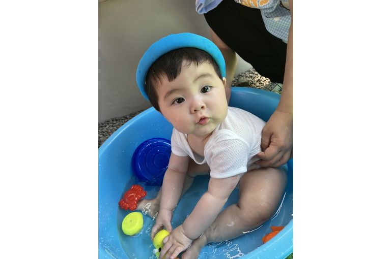 保育園児　水遊び　
