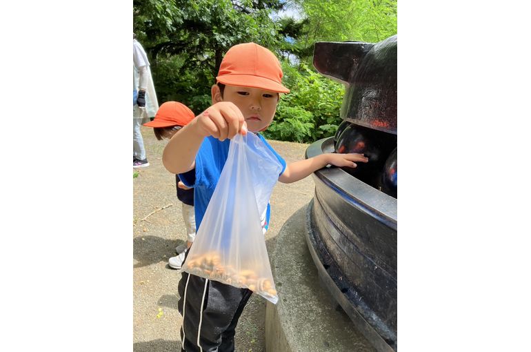 北海道　元江別　保育園　どんぐり　袋　いっぱい