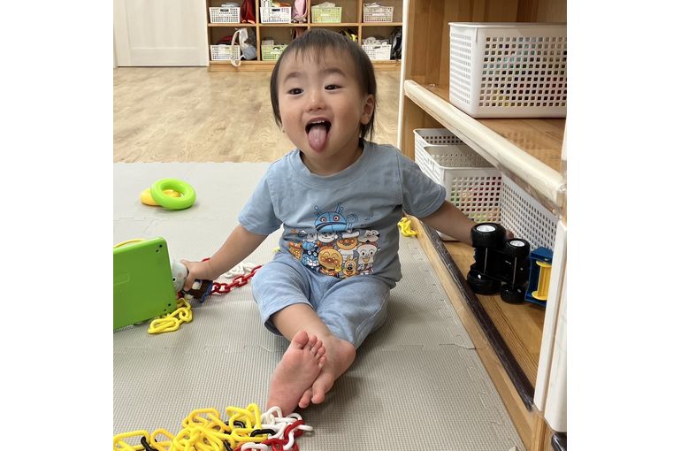 北海道　江別　保育園　変顔　あっかんべー　男の子