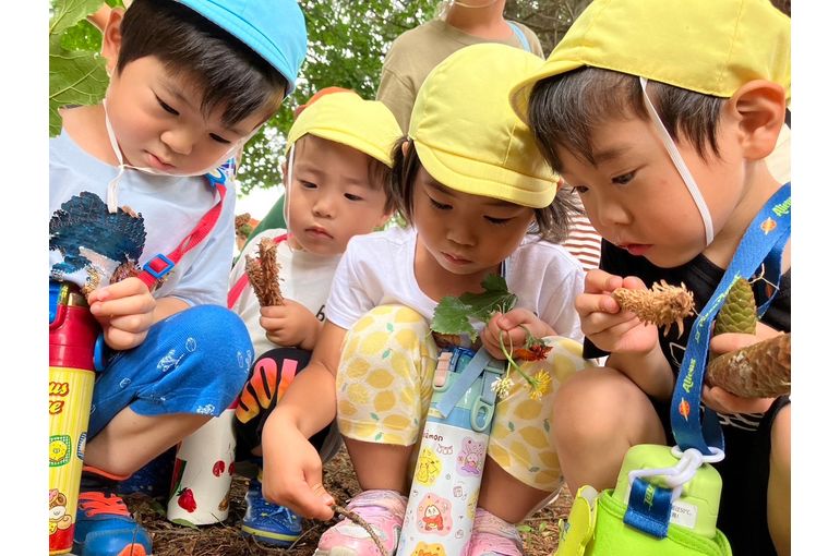 保育園　外遊び　集合