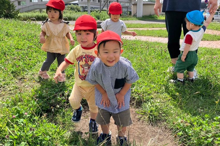 江別市　保育園　お外遊び　様子