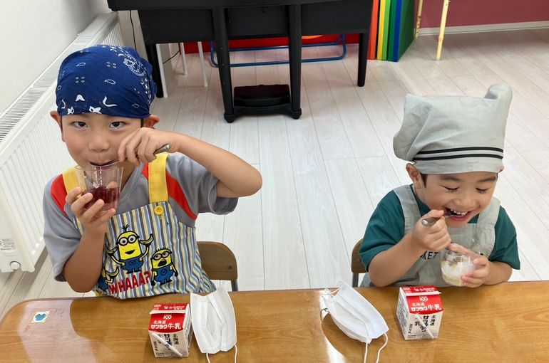 江別市　野幌　保育園　ゼリーを食べる　子どもたち