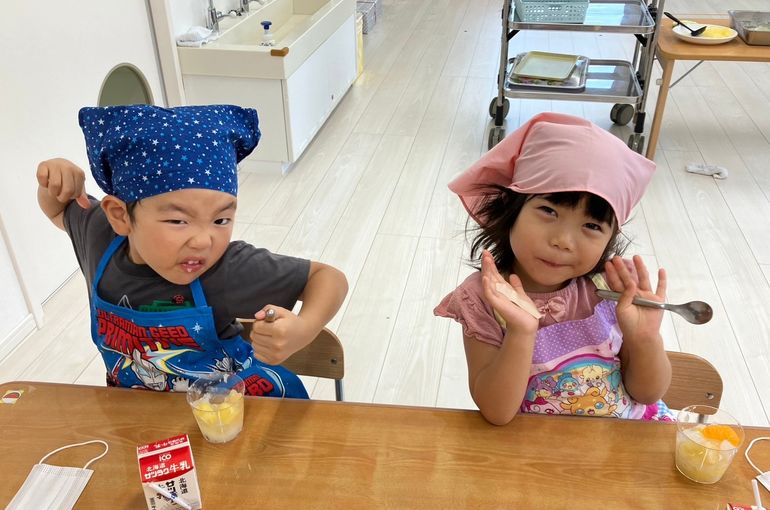 江別市　野幌　保育園　ゼリーを食べる　子どもたち