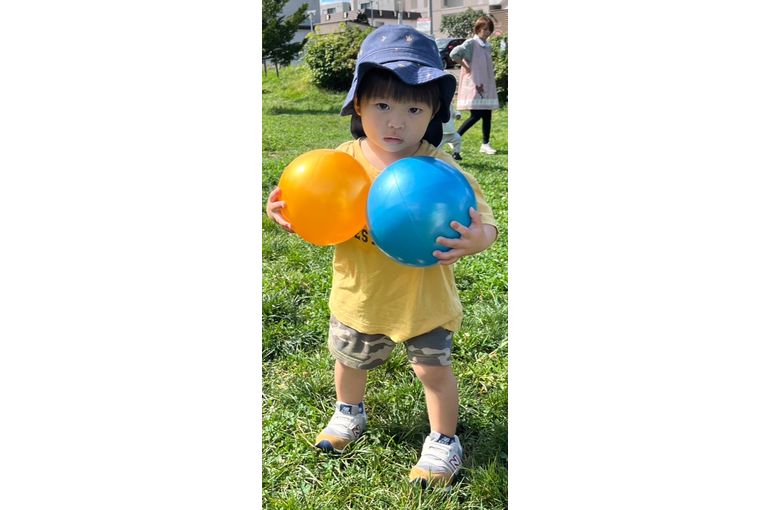札幌市　保育園　ボール遊び　男の子