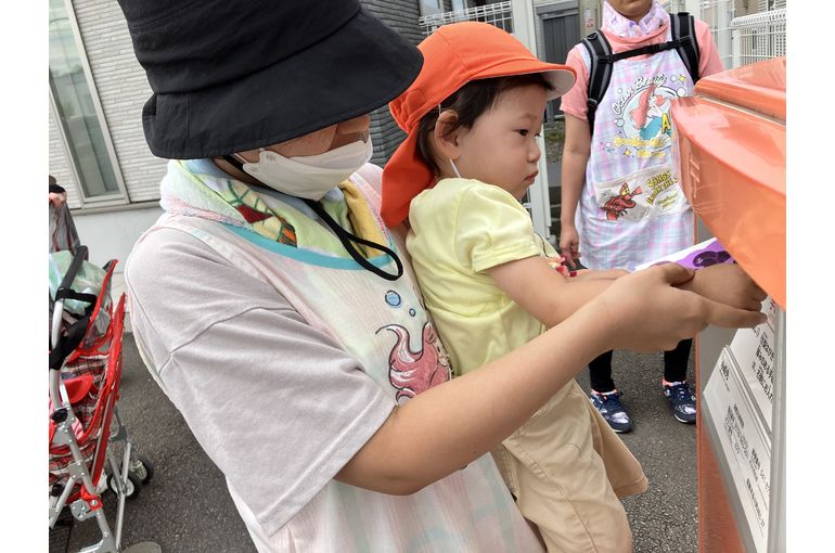 保育園　ポスト　幼児