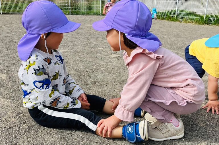 札幌市　厚別　認定保育園　遊んでいる　園児たち