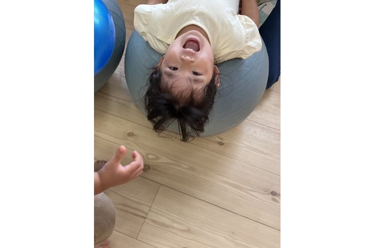 保育園　ボール遊び