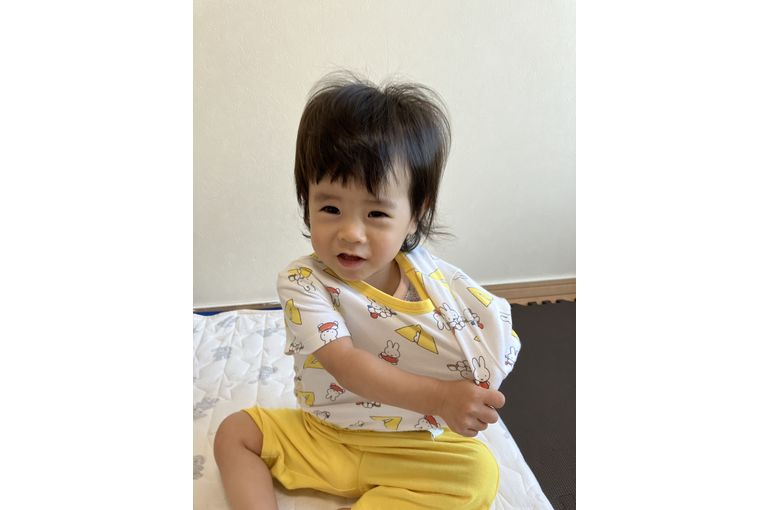 着替えるこども②