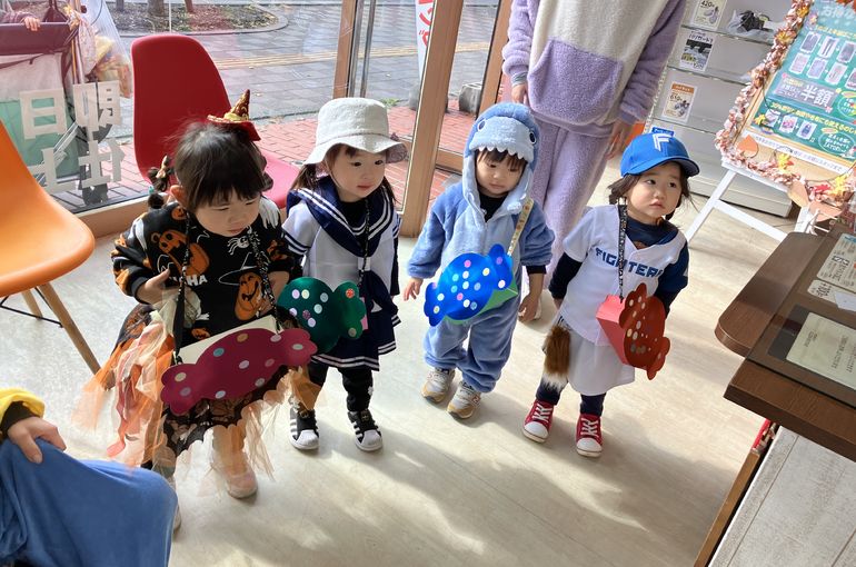 札幌市　南平岸　保育園　クリーニング店　トリックオアトリート　子ども達　