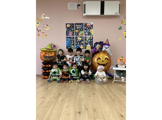 江別市　元江別　保育園　ハロウィン　仮装　子ども達　集合写真