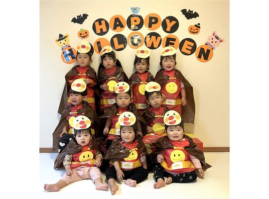 函館市　石川　保育園　ハロウィン　アンパンマン　仮装　集合写真