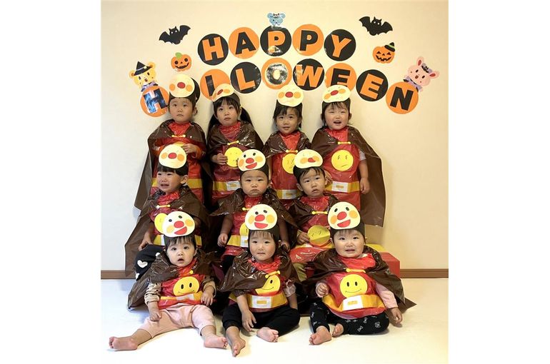 函館市　石川　保育園　ハロウィン　アンパンマン　仮装　集合写真