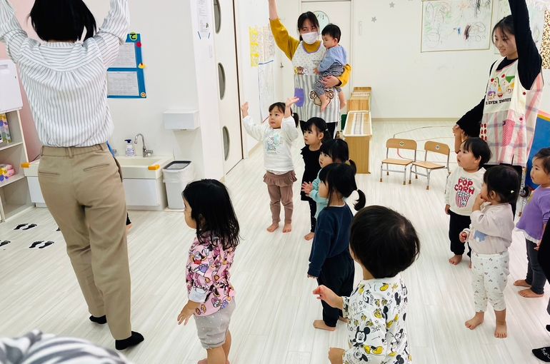 札幌市　厚別　認定保育園　英語　様子