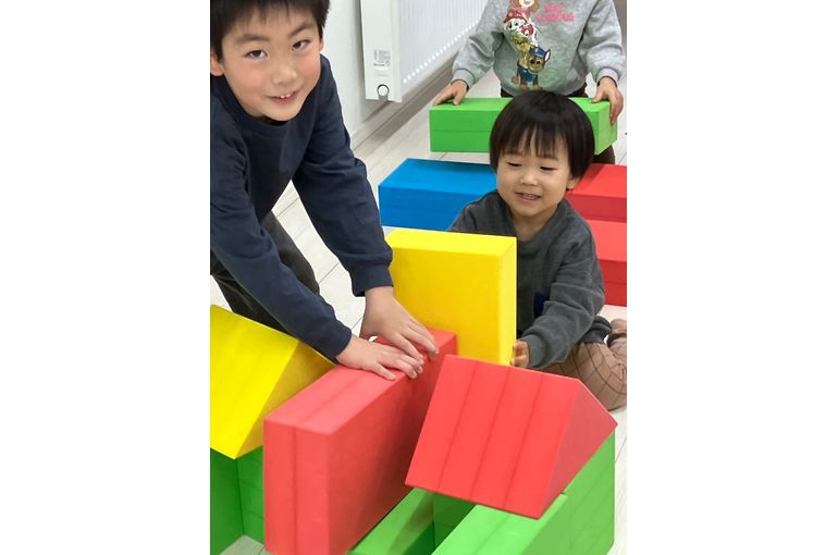 江別市　野幌　認定保育園　カラーブロック　カフェ　様子