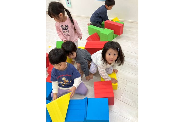 江別市　野幌　認定保育園　カラーブロック　家づくり　様子