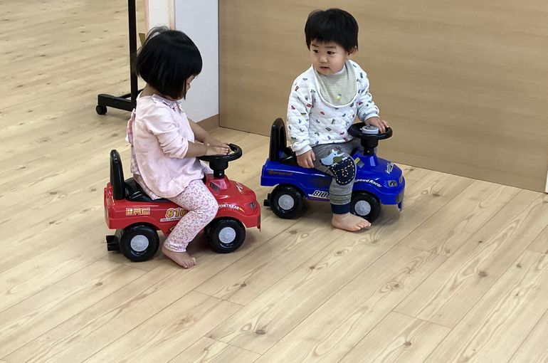 江別　保育園　車