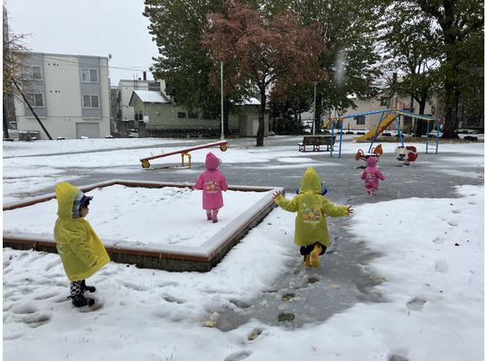 札幌　南平岸　保育園　雪遊び
