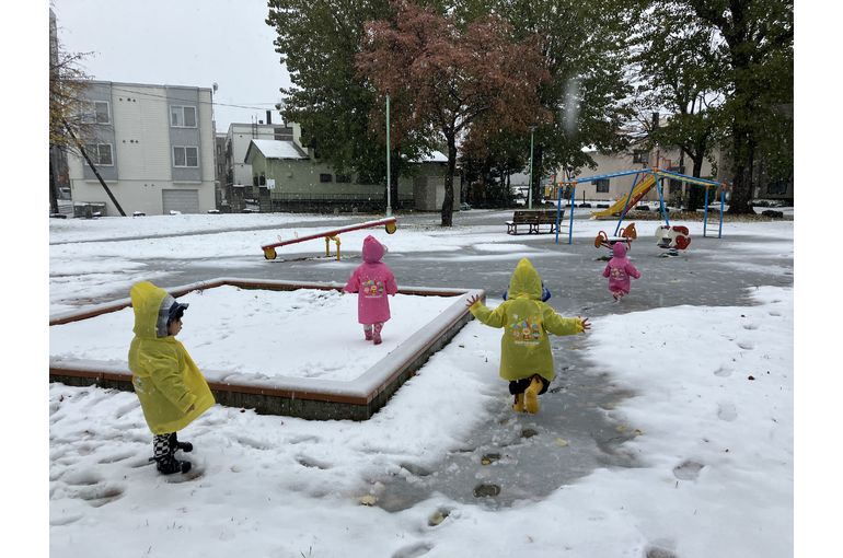 札幌　南平岸　保育園　雪遊び
