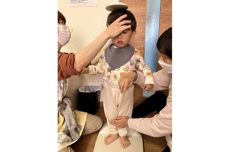 函館市　保育園　身体測定　様子