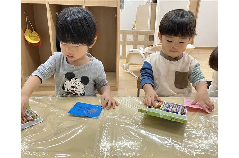 江別　保育園　製作　クレヨン