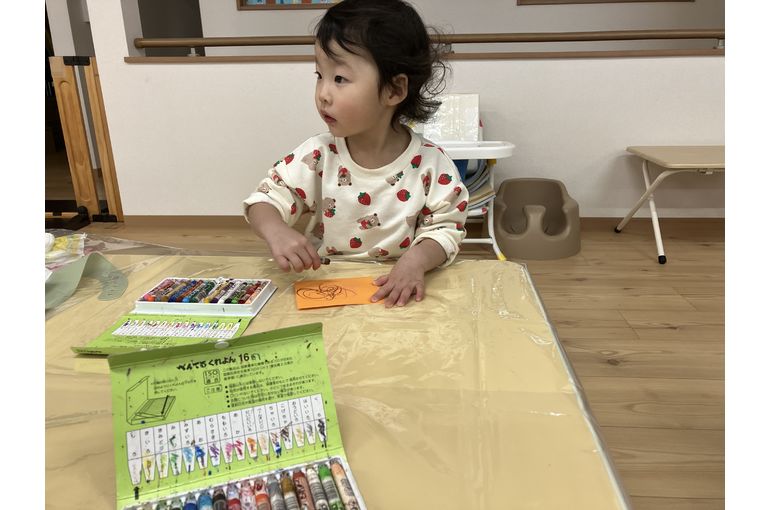 江別　保育園　製作　クレヨン
