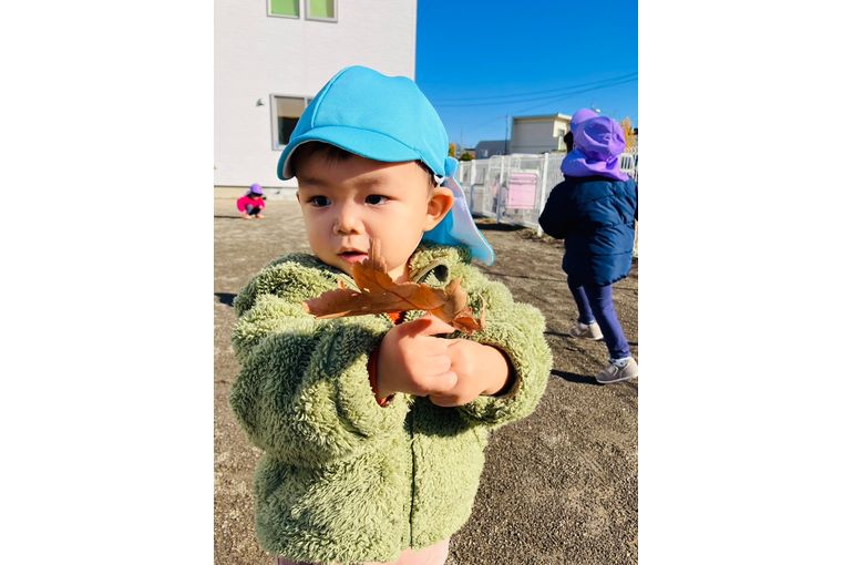 札幌市　厚別　保育園　お外遊び　様子