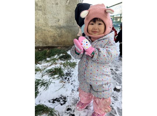 冬の恰好をするこども 