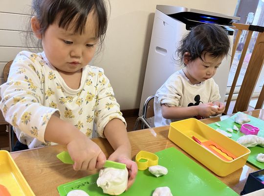 函館市　石川　保育園　粘土遊び　様子